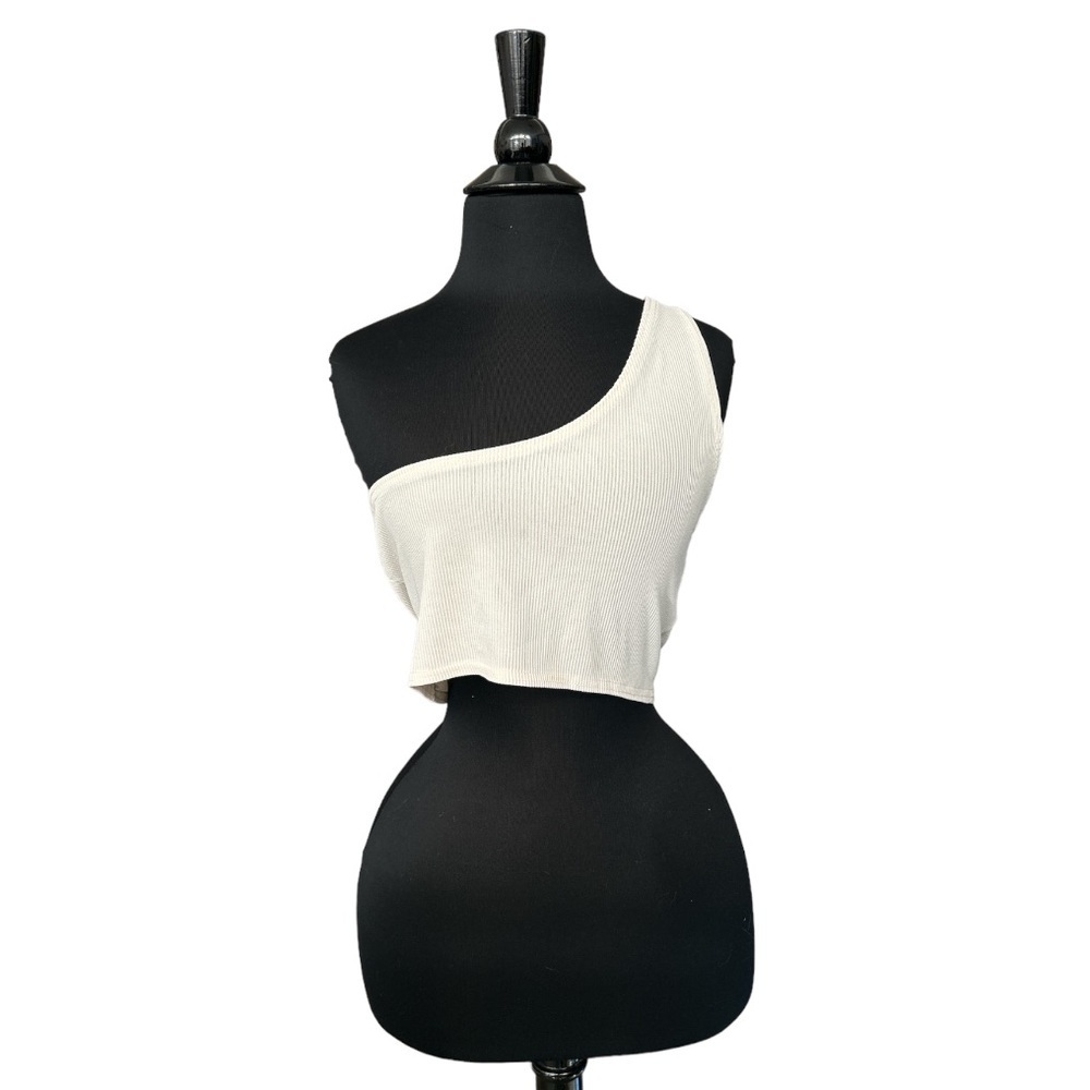 Boohoo One Shoulder Crop Top - Picture 2 of 8